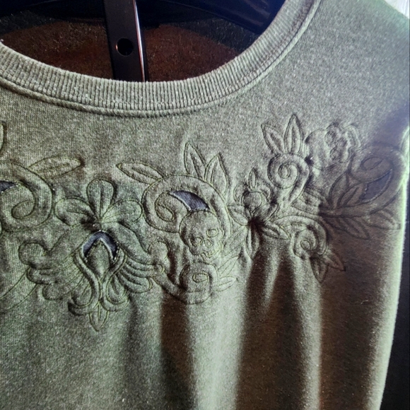 TORRID Floral/Skull Embroidered Design Crewneck Sweatshirt - Picture 4 of 13